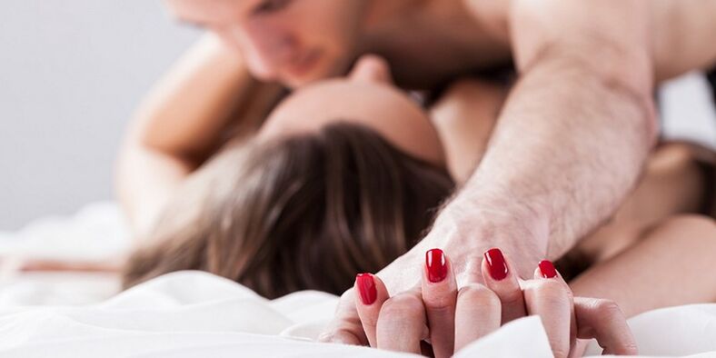 intimitāte ar dzimumlocekļa palielināšanas stiprinājumu